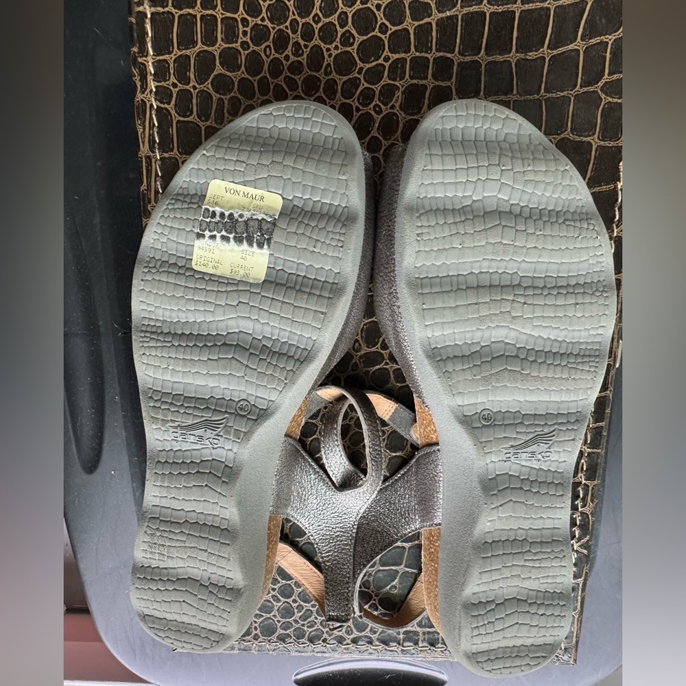 Dansko Pewter Wedge Shoes with Slingback Design size 40/9 EUC - Picture 4 of 8